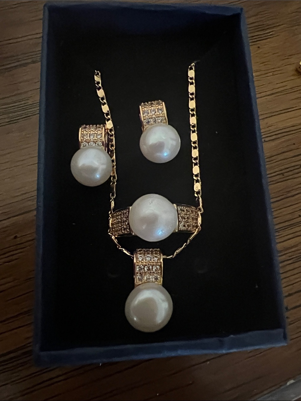 Gold Pearl Pendant Necklace and Earring Set